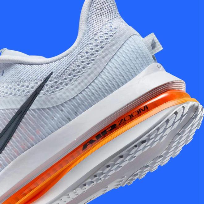 这双Nike跑鞋把能给的都给足了bsports网页版配置诱人！