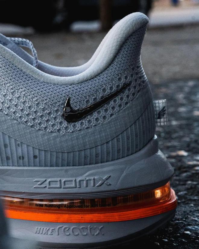 这双Nike跑鞋把能给的都给足了bsports网页版配置诱人！(图7)