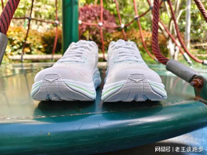 N 10：恰到好处的卓越跑鞋必一HOKA CLIFTO(图21)