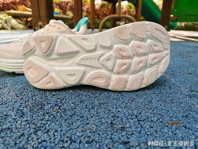 N 10：恰到好处的卓越跑鞋必一HOKA CLIFTO(图4)